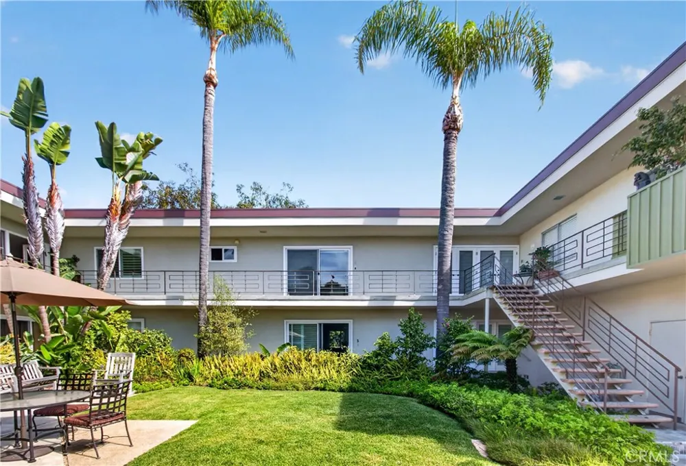 1570 Via Capri #9 Laguna Beach, CA 92651