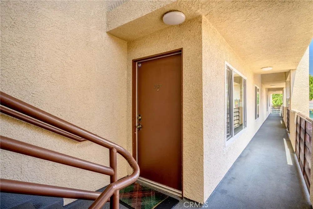 10119 Pinewood Avenue #207 Tujunga, CA 91042
