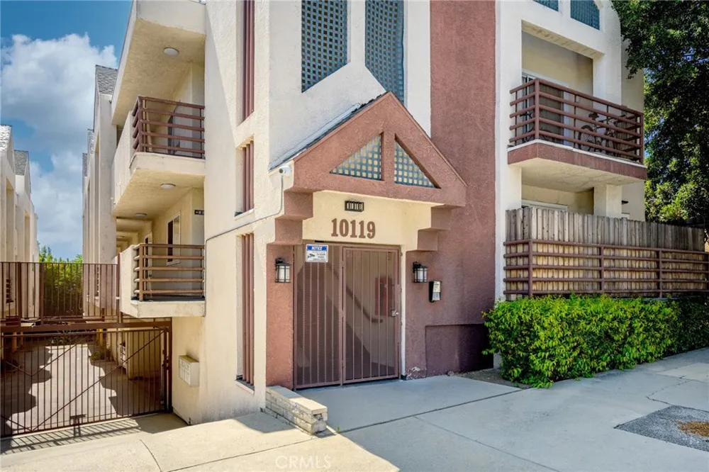 10119 Pinewood Avenue #207 Tujunga, CA 91042
