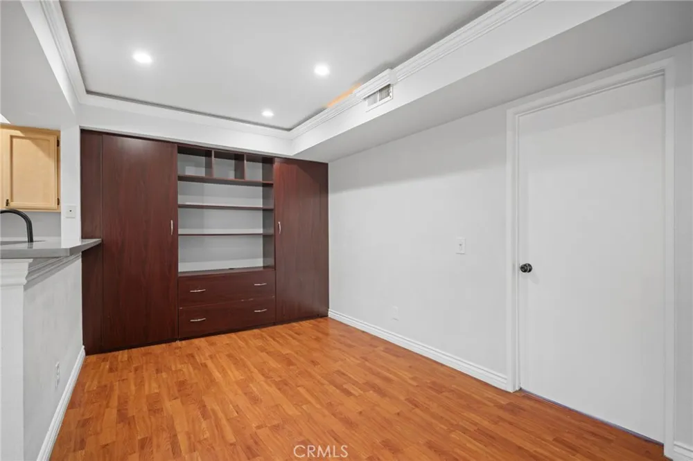 10119 Pinewood Avenue #207 Tujunga, CA 91042