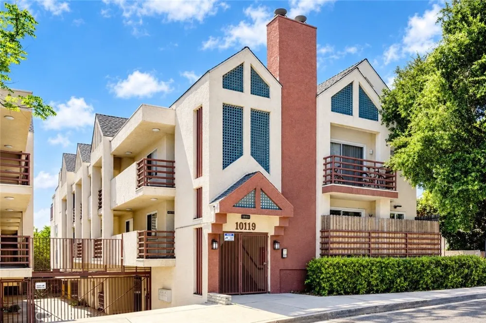 10119 Pinewood Avenue #207 Tujunga, CA 91042