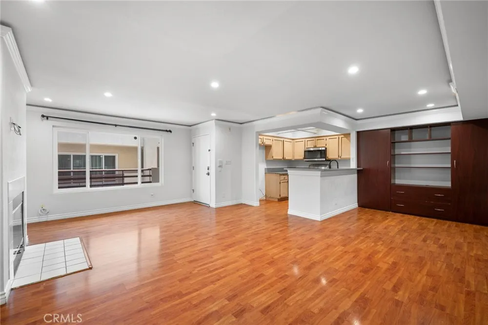 10119 Pinewood Avenue #207 Tujunga, CA 91042