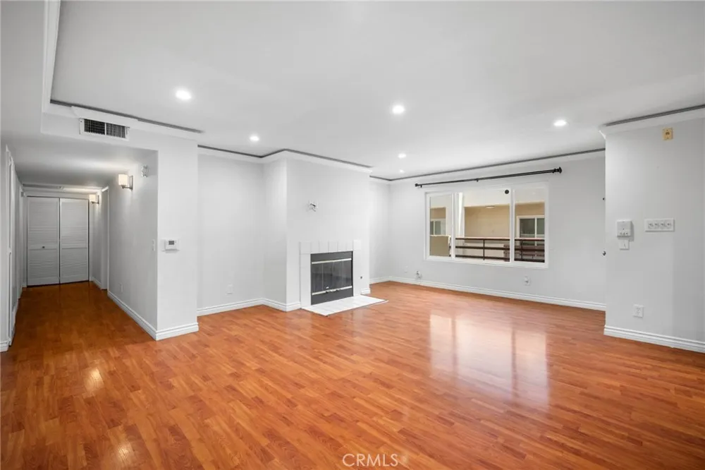 10119 Pinewood Avenue #207 Tujunga, CA 91042