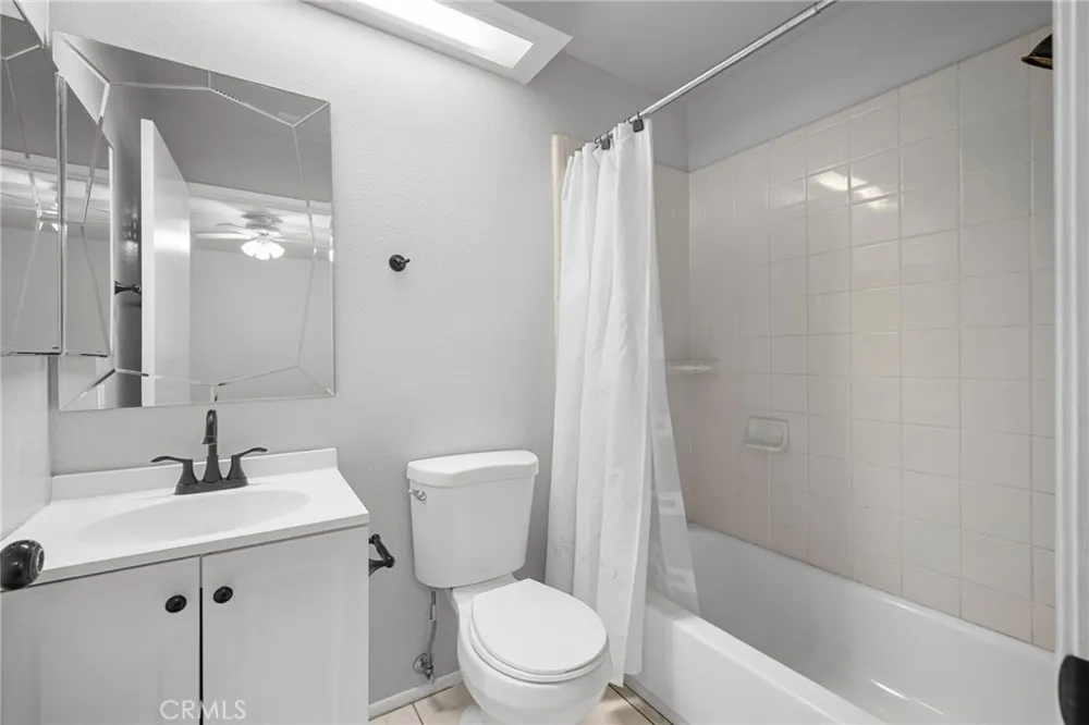10119 Pinewood Avenue #207 Tujunga, CA 91042