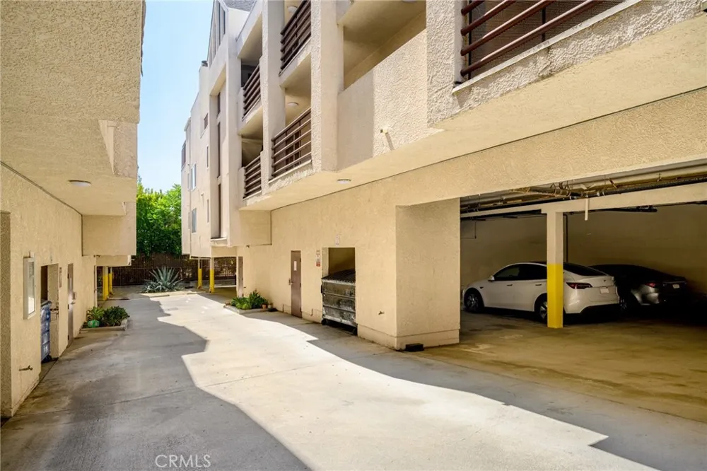 10119 Pinewood Avenue #207 Tujunga, CA 91042