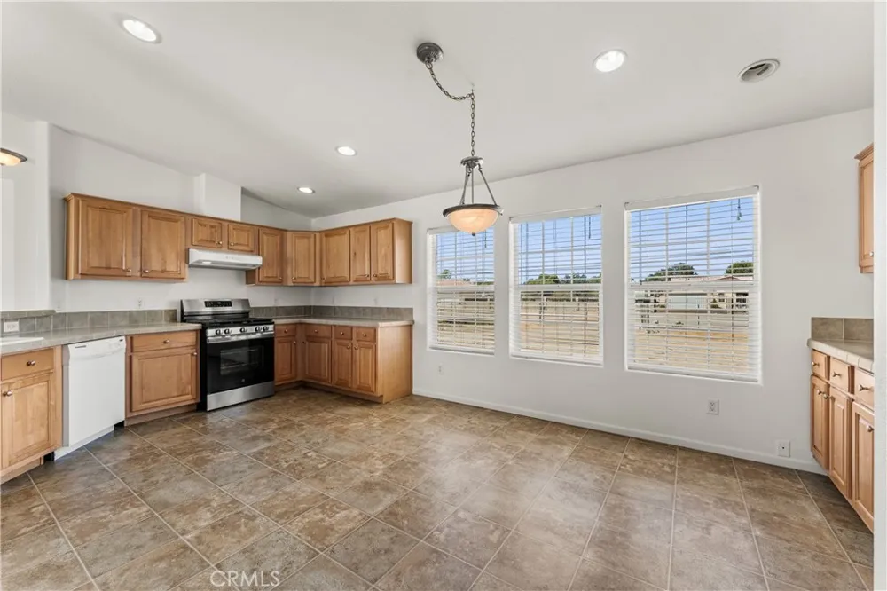 3236 E Avenue H2 Lancaster, CA 93535