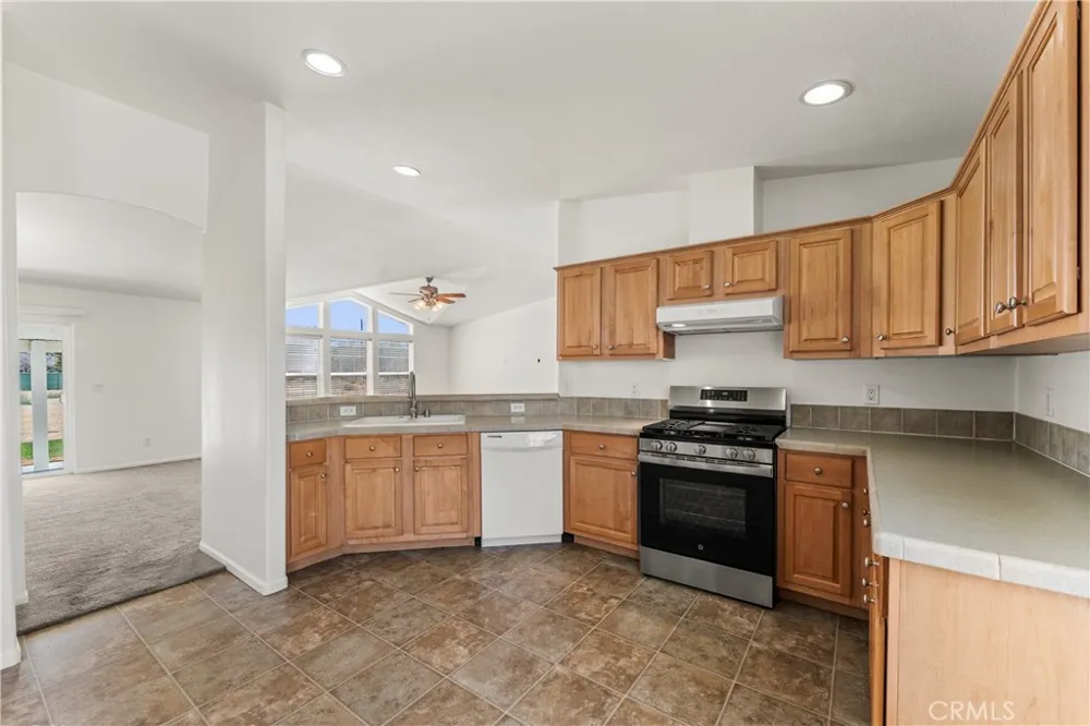 3236 E Avenue H2 Lancaster, CA 93535
