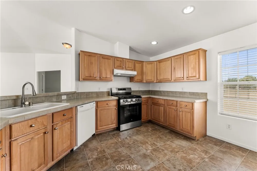 3236 E Avenue H2 Lancaster, CA 93535