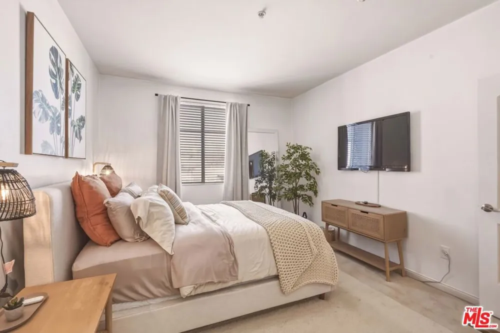 360 W Avenue 26 #234 Los Angeles, CA 90031