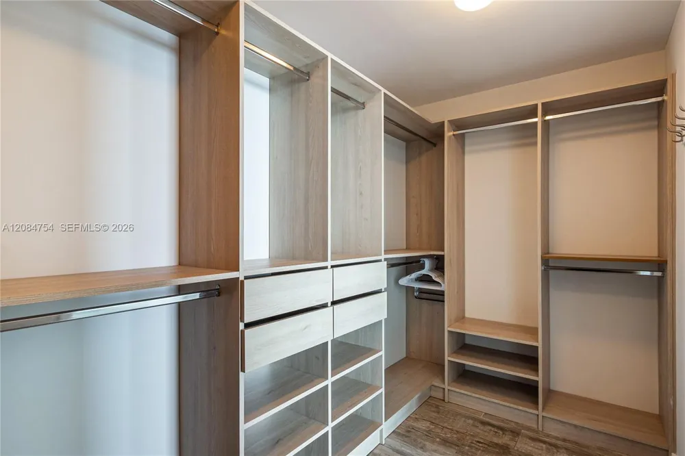 650 NE 32nd St #PH5003 Miami, FL 33137