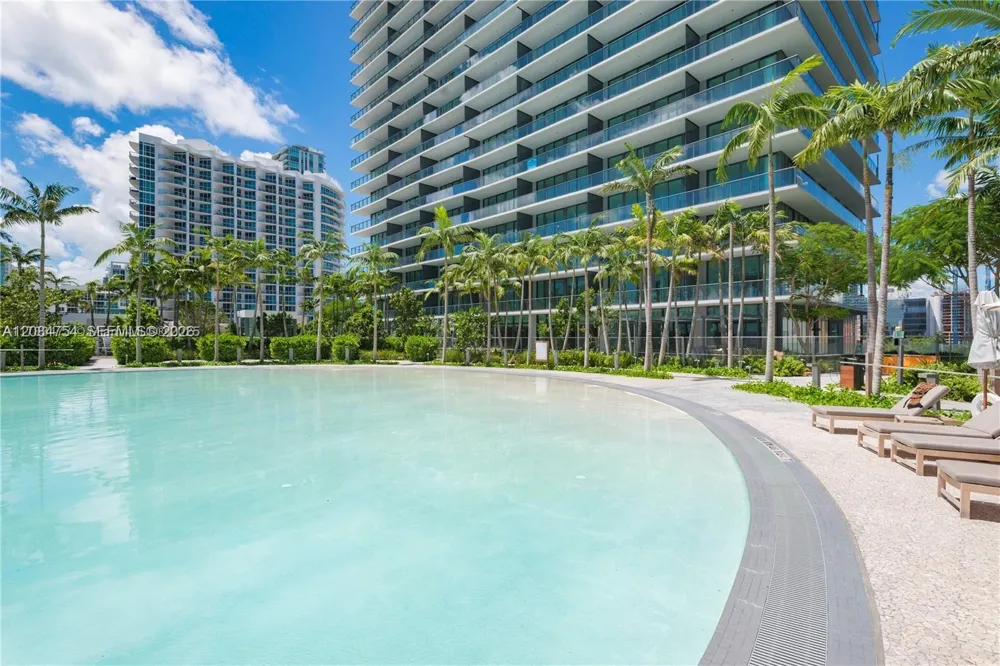 650 NE 32nd St #PH5003 Miami, FL 33137