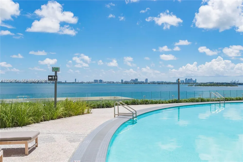 650 NE 32nd St #PH5003 Miami, FL 33137