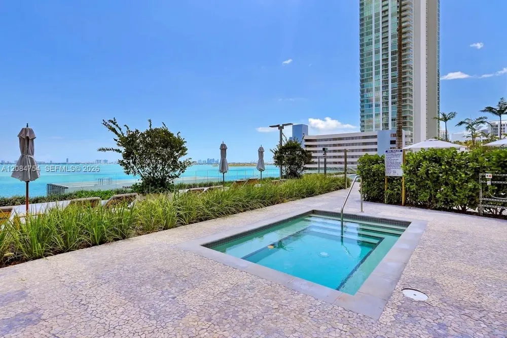 650 NE 32nd St #PH5003 Miami, FL 33137