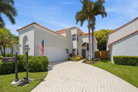 2576 LA CRISTAL CIRCLE