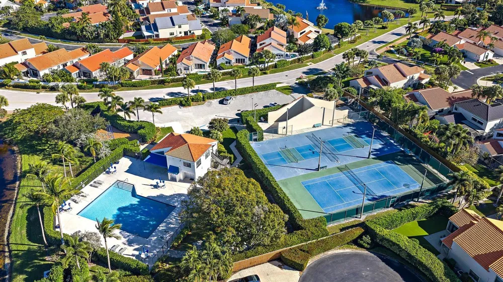 2576 LA CRISTAL CIRCLE Palm Beach Gardens, FL 33410