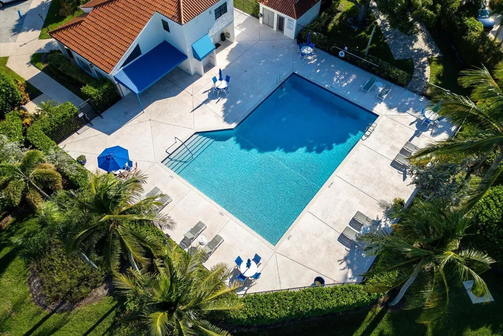 2576 LA CRISTAL CIRCLE Palm Beach Gardens, FL 33410