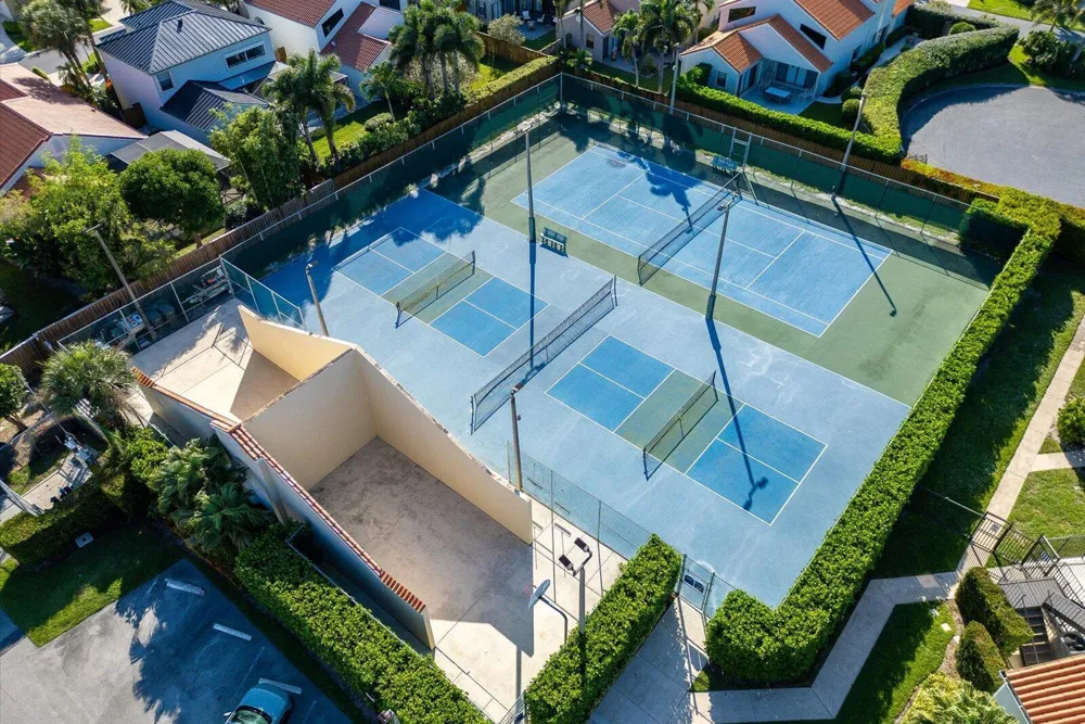 2576 LA CRISTAL CIRCLE Palm Beach Gardens, FL 33410