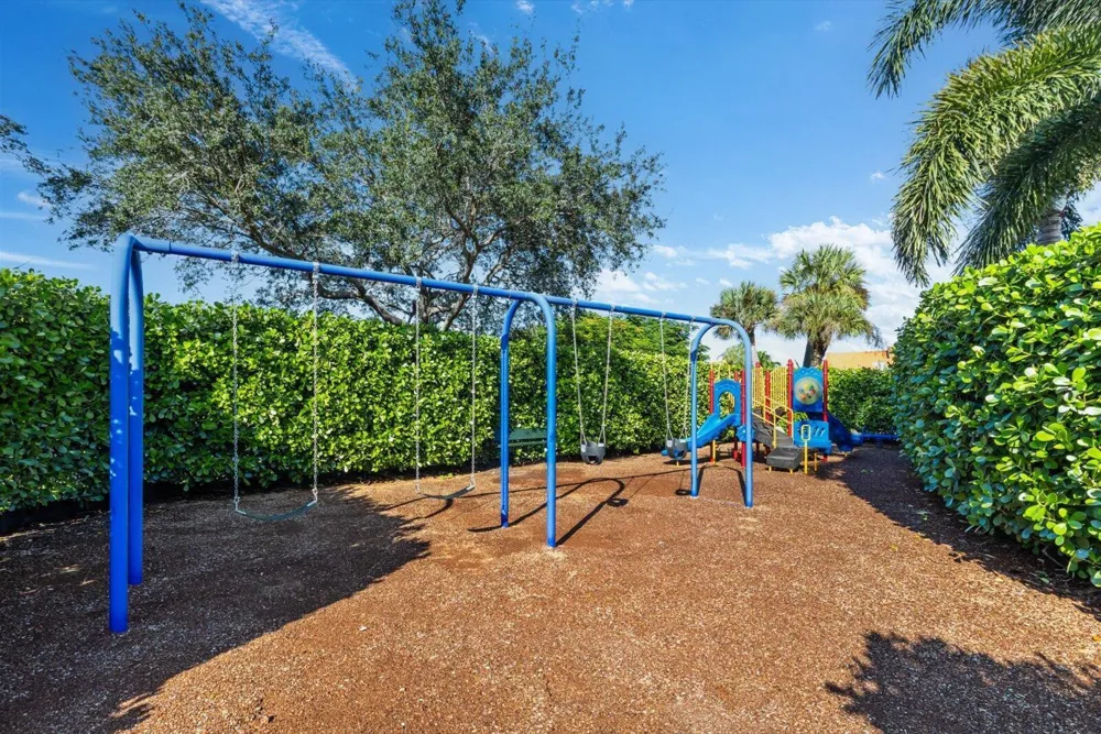 2576 LA CRISTAL CIRCLE Palm Beach Gardens, FL 33410