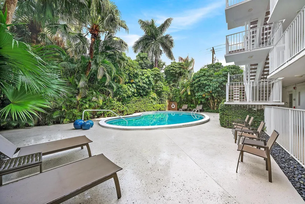 401 Peruvian Avenue #303 Palm Beach, FL 33480