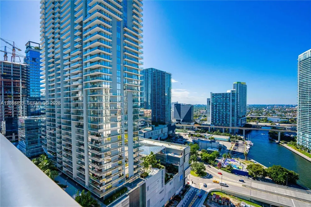 31 SE 6th St #2205 Miami, FL 33131
