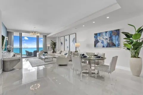17901 Collins Ave #802