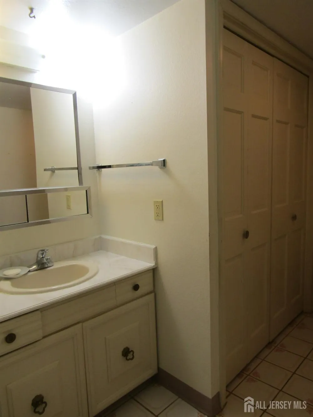 57 Fairfield Lane #C Monroe, NJ 08831