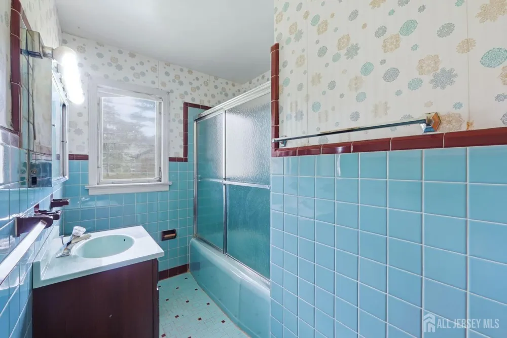 23 Glendale Drive Freehold, NJ 07728