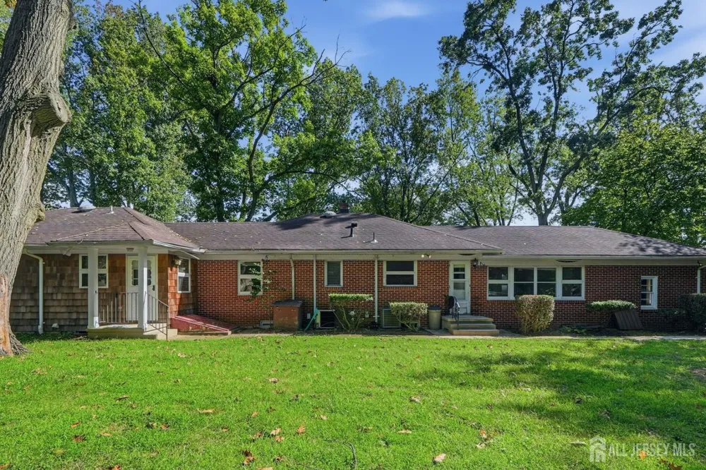 23 Glendale Drive Freehold, NJ 07728