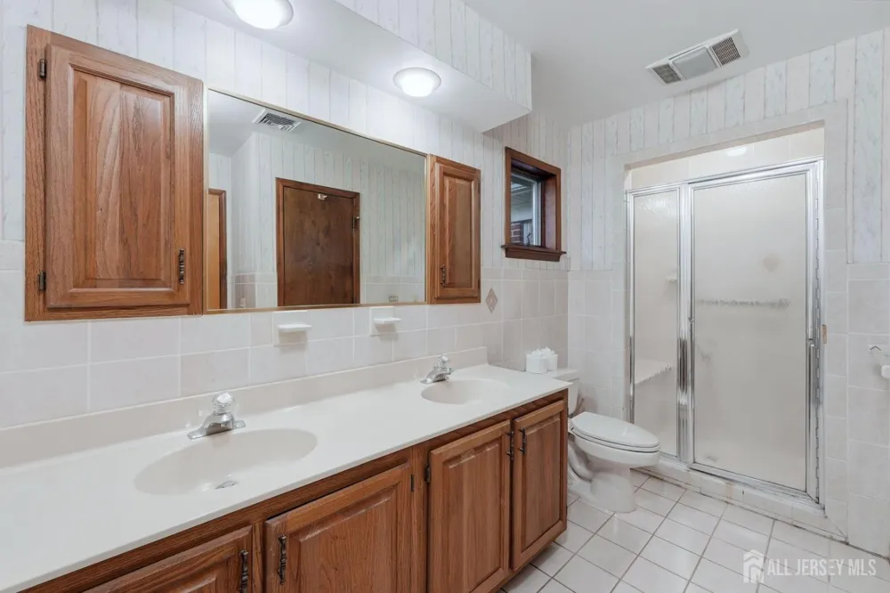 23 Glendale Drive Freehold, NJ 07728