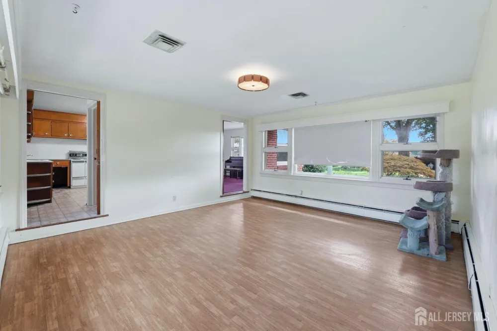 23 Glendale Drive Freehold, NJ 07728