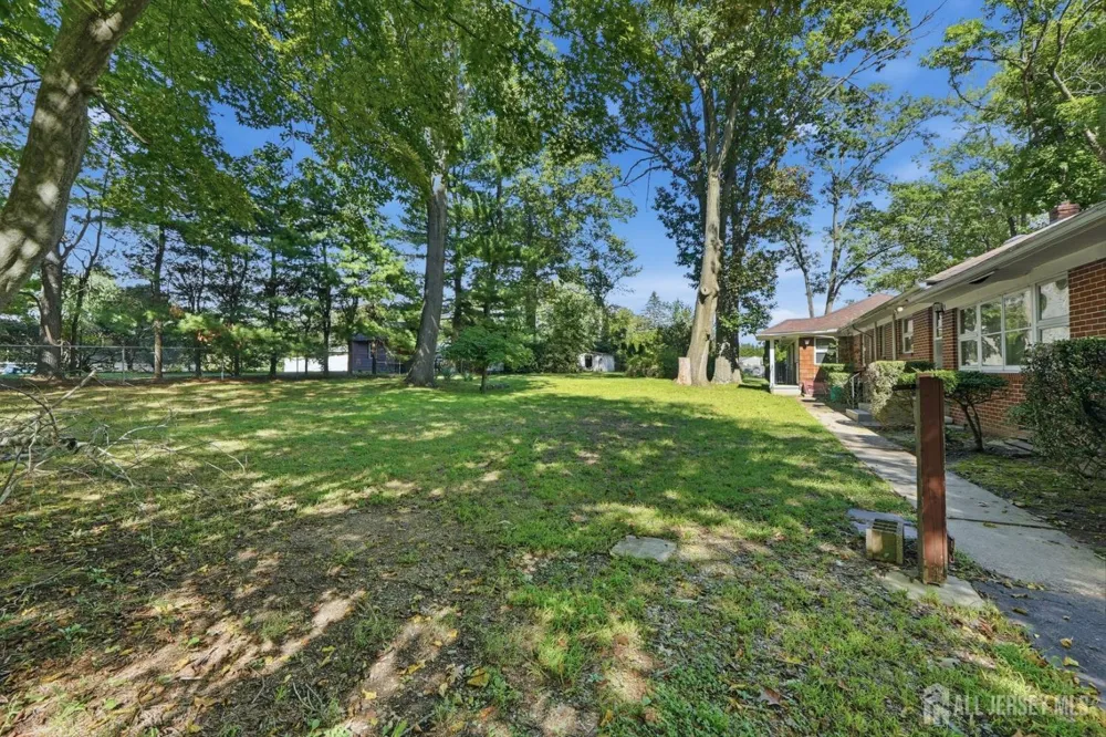 23 Glendale Drive Freehold, NJ 07728