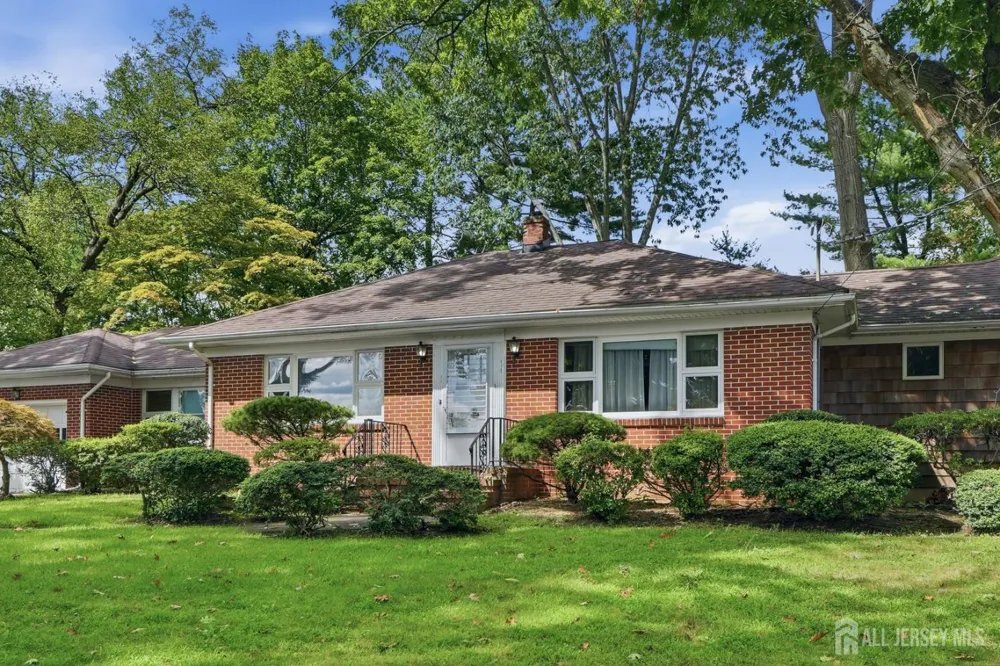 23 Glendale Drive Freehold, NJ 07728