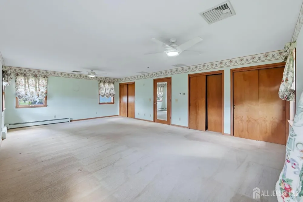 23 Glendale Drive Freehold, NJ 07728