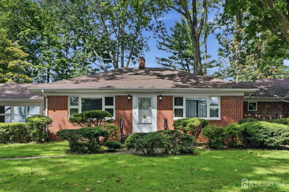 23 Glendale Drive Freehold, NJ 07728