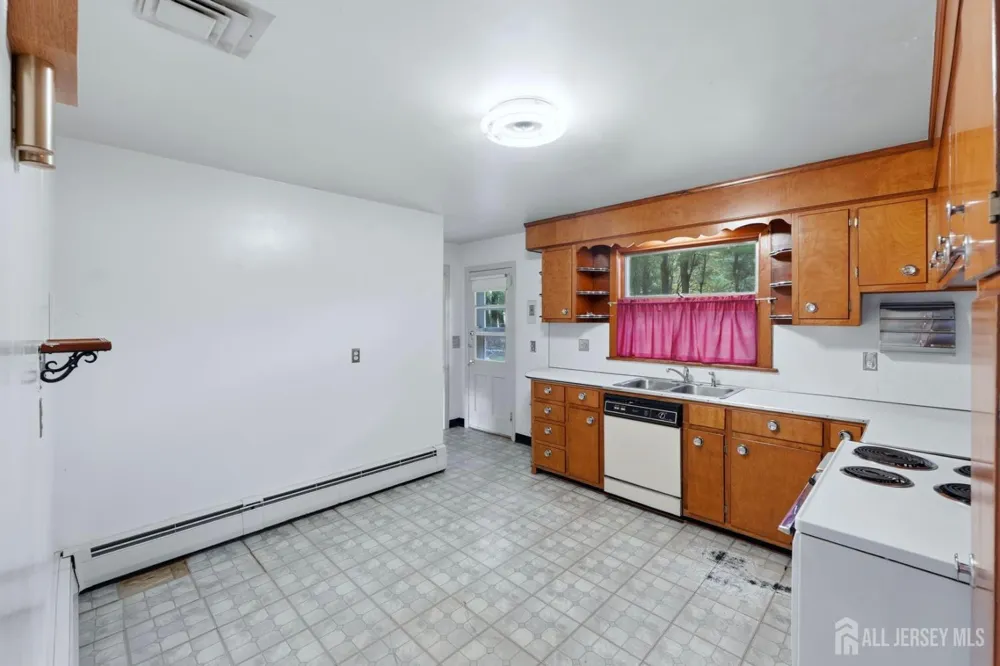 23 Glendale Drive Freehold, NJ 07728