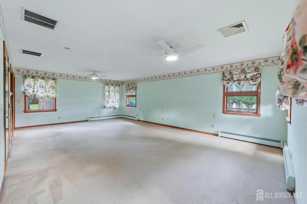 23 Glendale Drive Freehold, NJ 07728