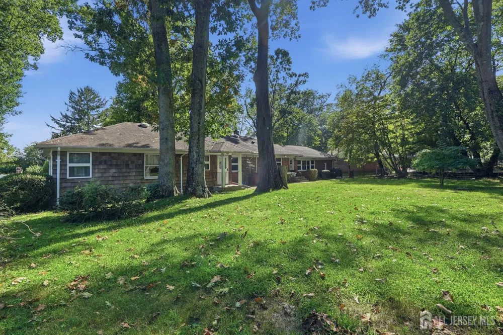 23 Glendale Drive Freehold, NJ 07728