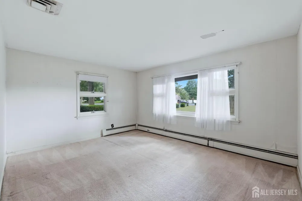 23 Glendale Drive Freehold, NJ 07728