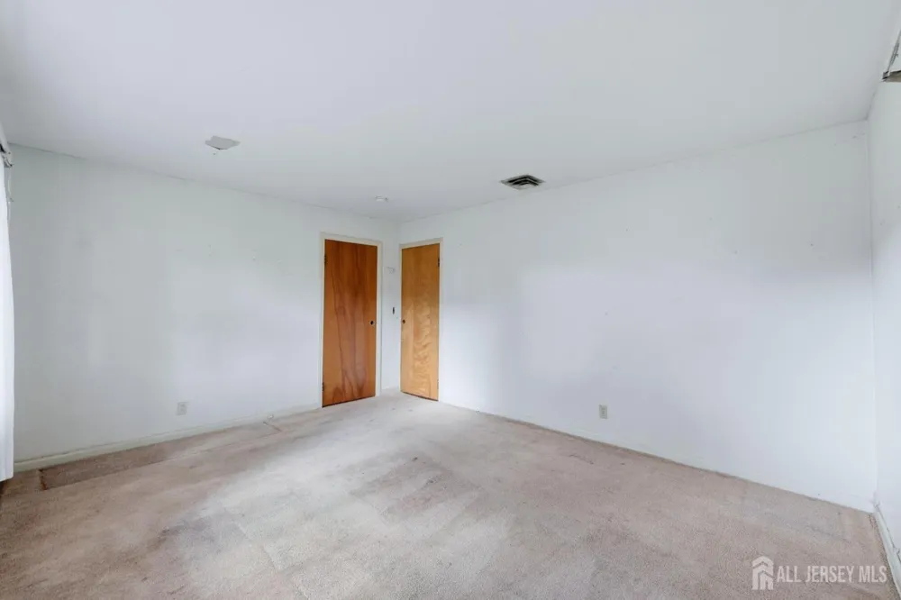 23 Glendale Drive Freehold, NJ 07728
