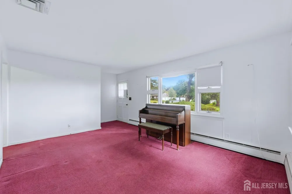 23 Glendale Drive Freehold, NJ 07728