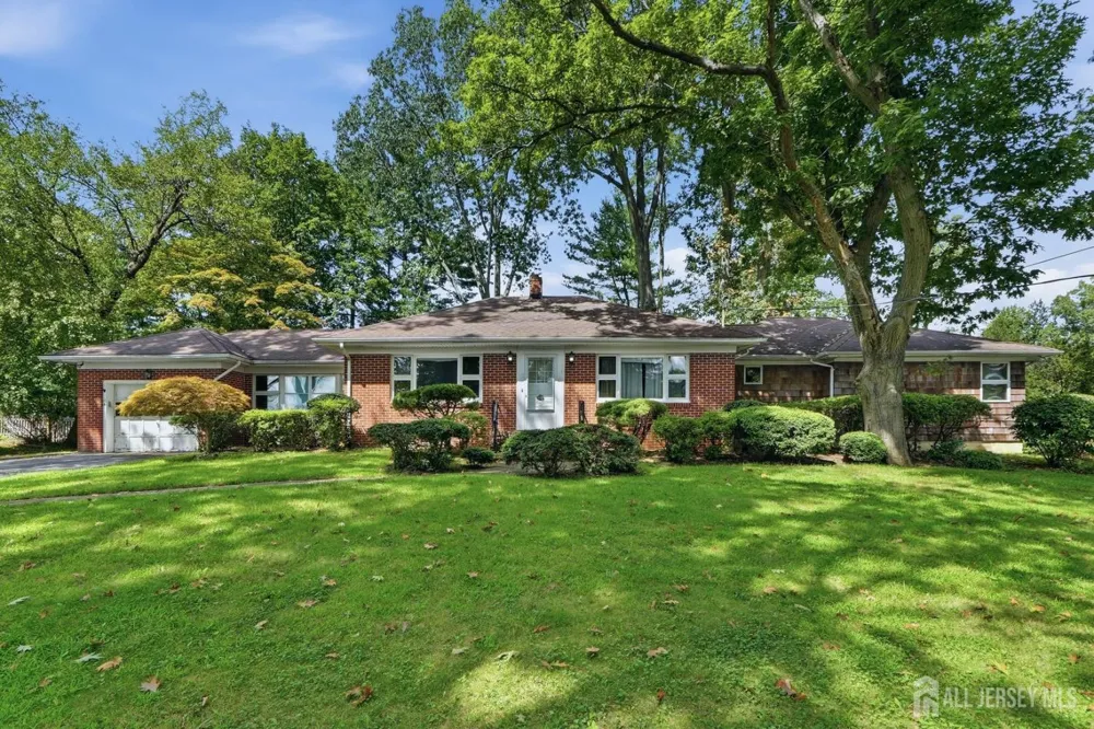 23 Glendale Drive Freehold, NJ 07728