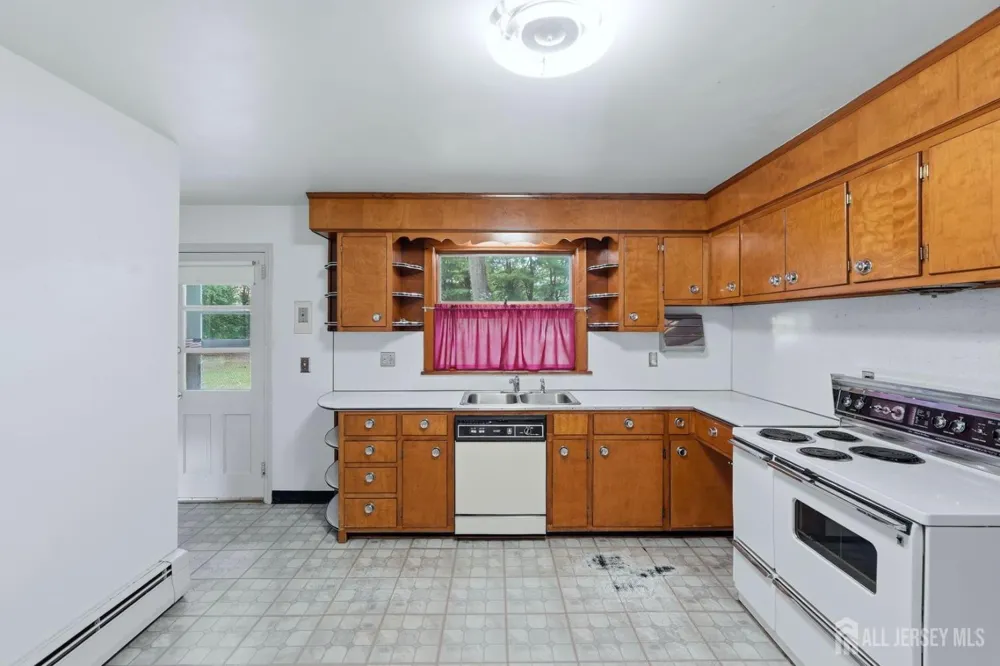 23 Glendale Drive Freehold, NJ 07728