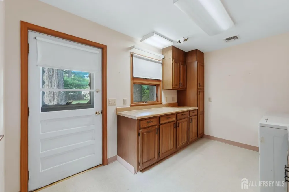 23 Glendale Drive Freehold, NJ 07728