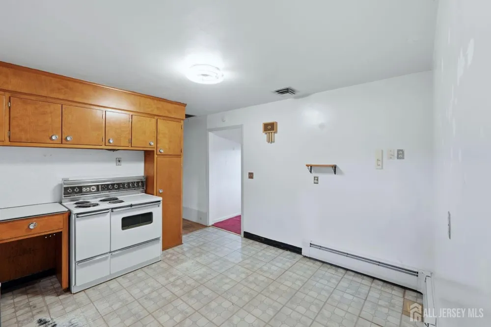 23 Glendale Drive Freehold, NJ 07728