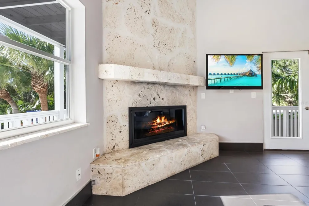 651 AVENIDA DEL NORTE Sarasota, FL 34242
