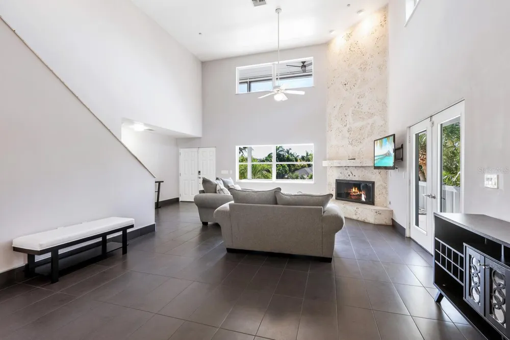651 AVENIDA DEL NORTE Sarasota, FL 34242
