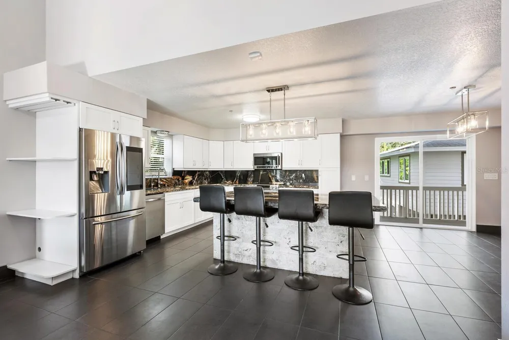 651 AVENIDA DEL NORTE Sarasota, FL 34242