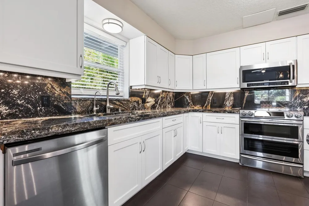 651 AVENIDA DEL NORTE Sarasota, FL 34242
