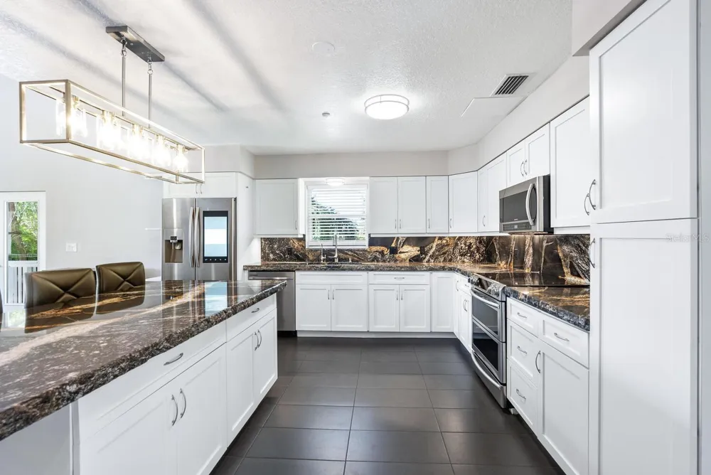 651 AVENIDA DEL NORTE Sarasota, FL 34242