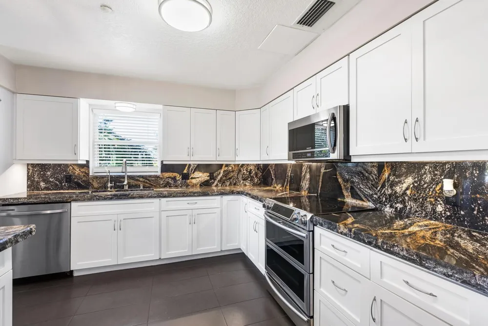 651 AVENIDA DEL NORTE Sarasota, FL 34242